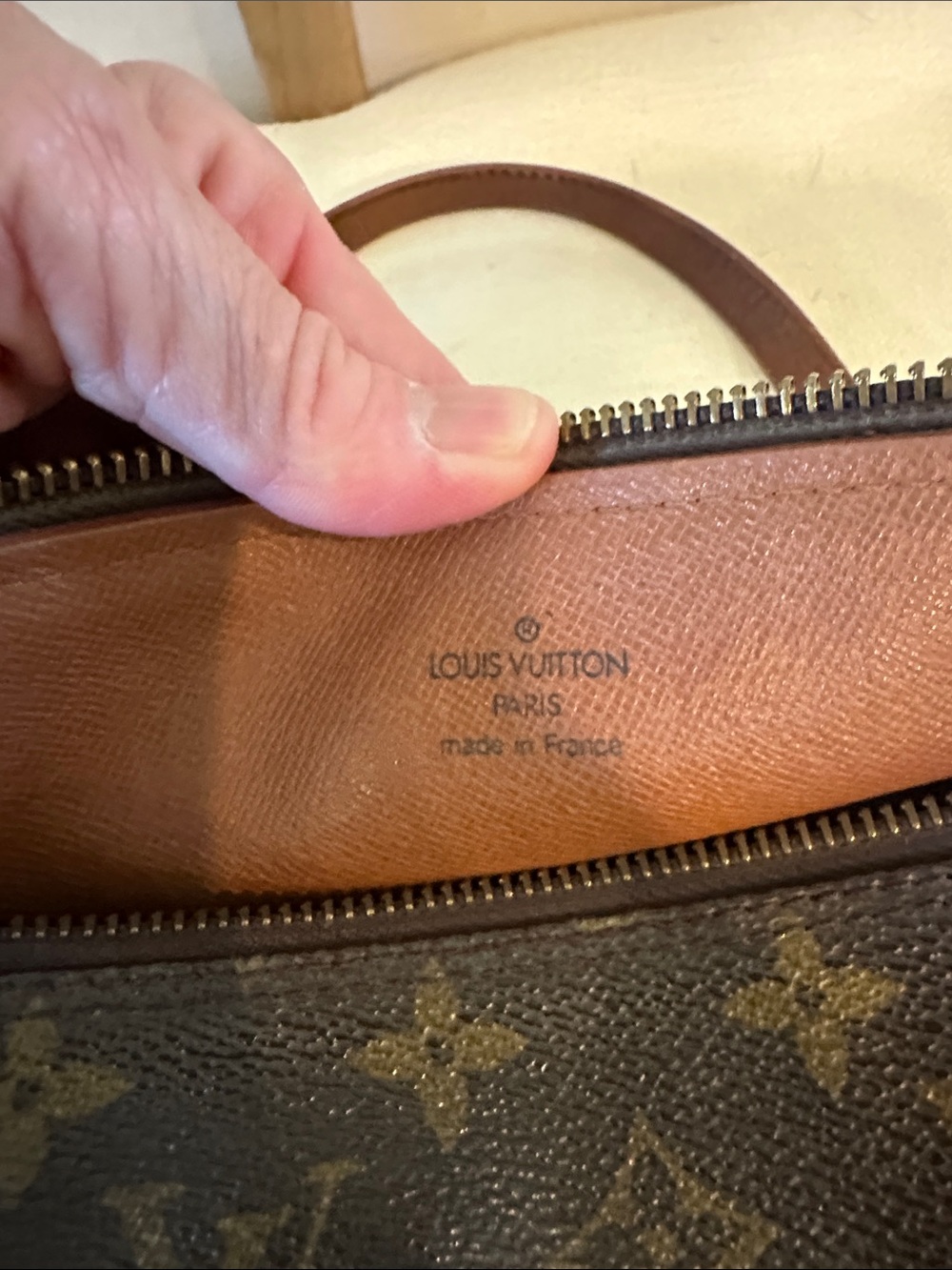 Louis Vuitton Monogram Papillon 30 in Excellent Condition - Picture 8 of 11